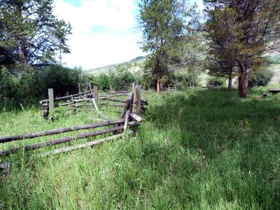Camp-out-colorado-elk-wallow-fence