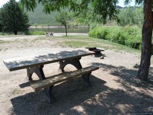 camp-out-colorado-flatirons-reservoir-lake-side-camping-space